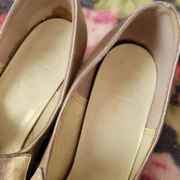 Vintage 1960s gold party shoes - Picture 5 of 7